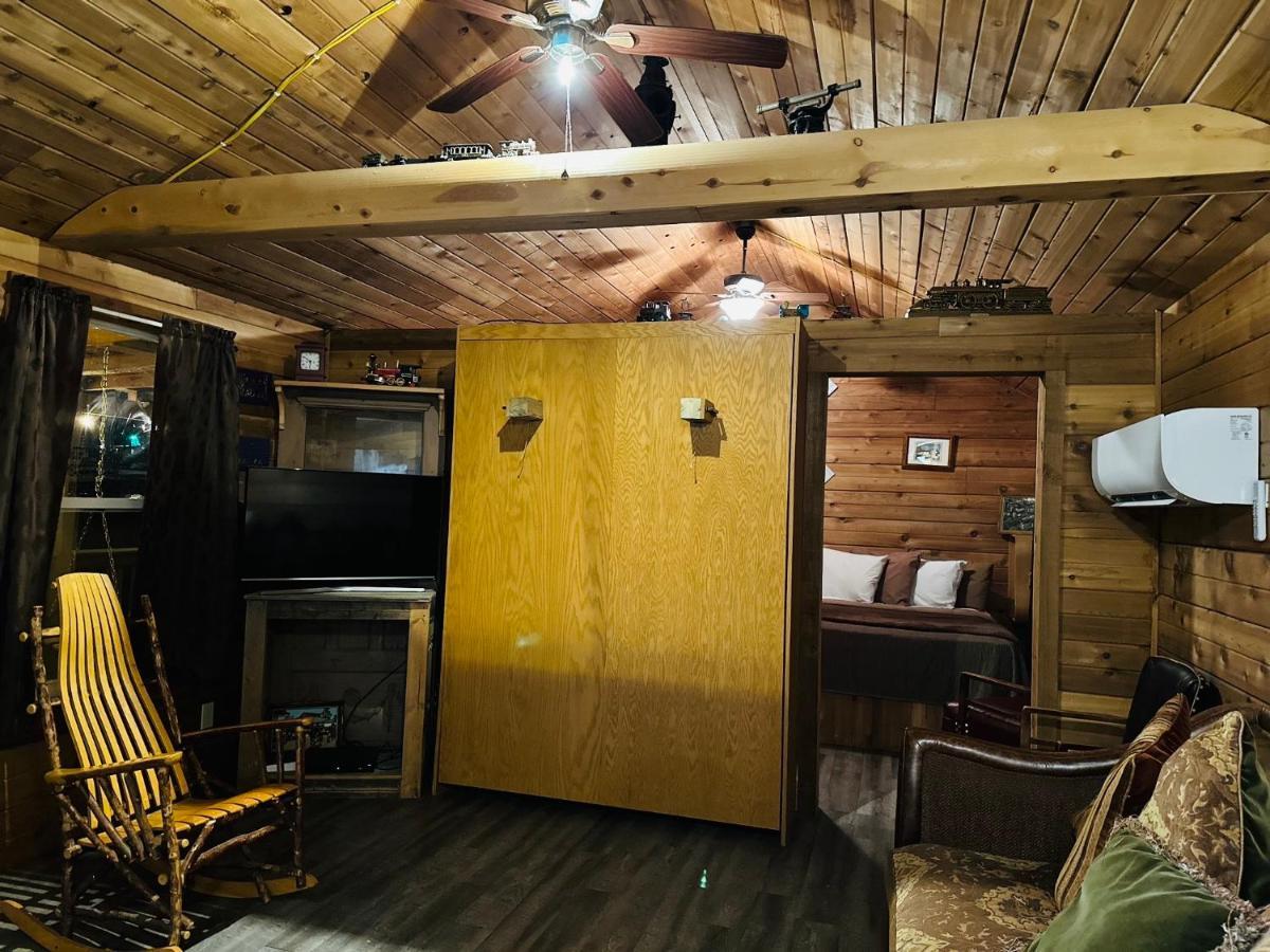 Country Cabins Hotel Chariton Exterior photo