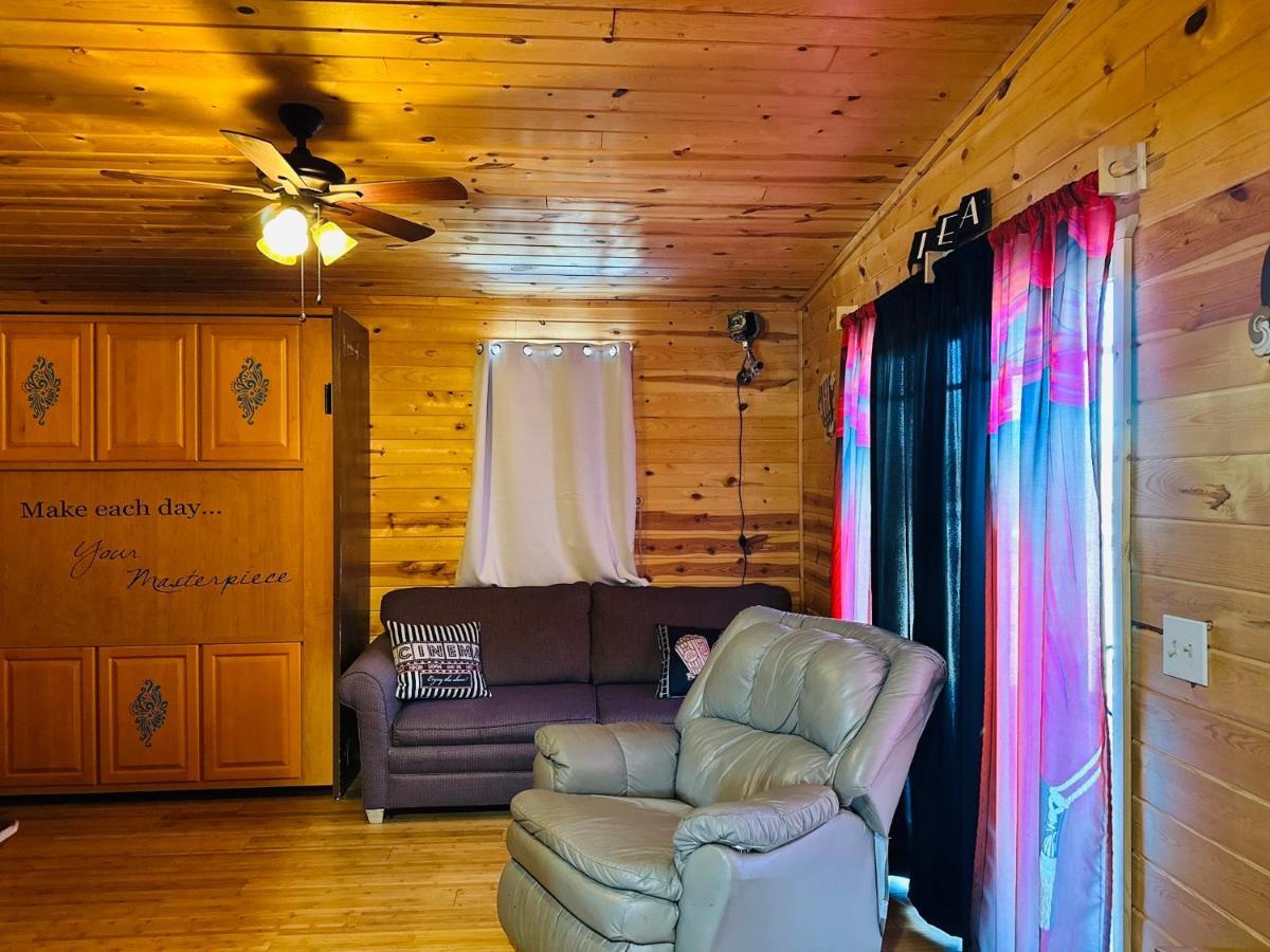 Country Cabins Hotel Chariton Exterior photo